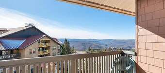 Cozy Condo located in the heart of Snowshoe and directly off the main ski area!