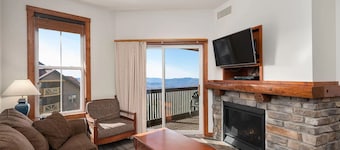 Cozy Condo located in the heart of Snowshoe and directly off the main ski area!