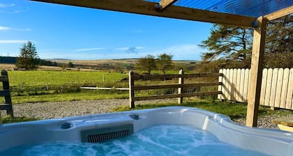 1 bedroom cottage with private hot tub.
