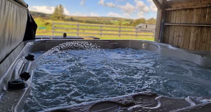 Beautiful countryside house with hot tub