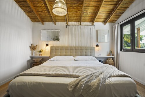 Beach - Culinary Route - Garden & BBQ - Your rustic refuge by the sea atJoyuda.
