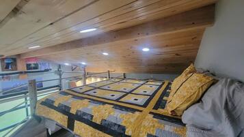 2 dormitorios, escritorio, tabla de planchar con plancha y wifi