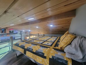 2 bedrooms, desk, iron/ironing board, WiFi - The Little House in the Garage (Beech Creek)