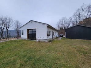 Exterior - The Little House in the Garage (Beech Creek)