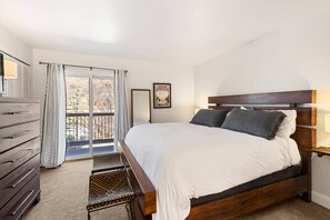 Condo (Woodbridge 34 C) | 2 bedrooms, free WiFi