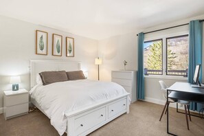 Condo (Woodbridge 34 C) | 2 bedrooms, free WiFi