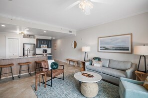 Smart TV, books - Modern/New! BEACH RESORT 510 Top Floor w VIEW! Miramar Beach/Destin (Miramar Beach)