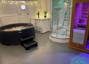 Hot tub, steam room, body treatments, aromatherapy, reflexology - The Chatwal Boutique Hotel (Blackpool)