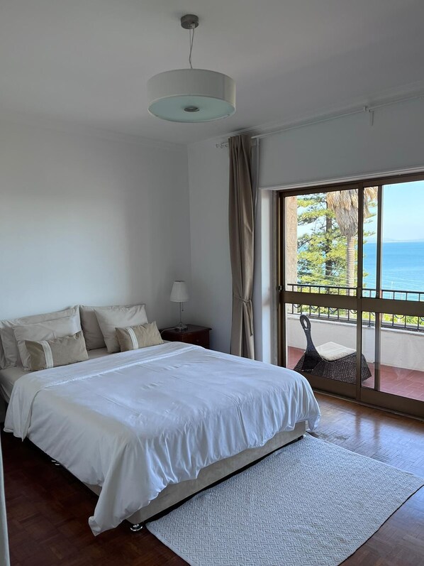 4 bedrooms, desk, iron/ironing board, free WiFi