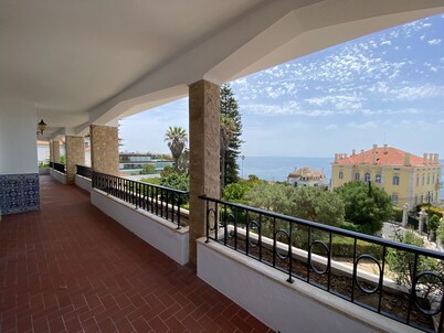 Beachfront T4 Holiday House