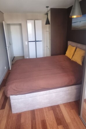 3 bedrooms, iron/ironing board, travel cot, free WiFi - Bel Appartement, Idéal Pour les JO, Disney, Paris (Vincennes)
