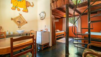 Svit Deluxe | 1 sovrum, allergitestade sängkläder, minibar och individuell inredning