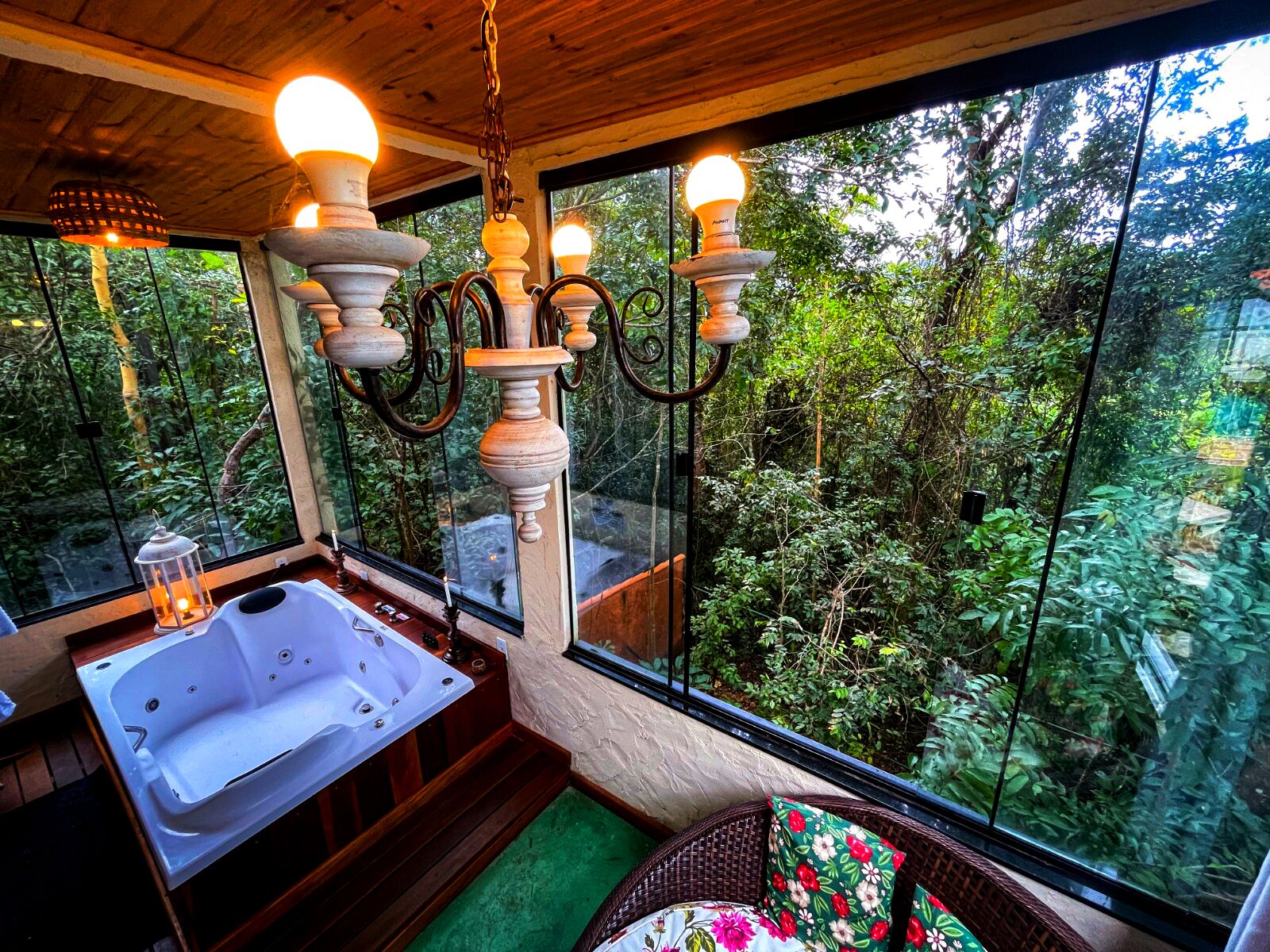 Elite Suite | 1 bedroom, hypo-allergenic bedding, minibar, individually decorated