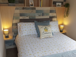 Apartment | 3 bedrooms, iron/ironing board, free WiFi, bed sheets - Dog Friendly Caravan on the Northumberian Coast (Whitley Bay)