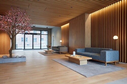 Moderne Wohnung In Einer Stadt mit Futuristischen Skylines