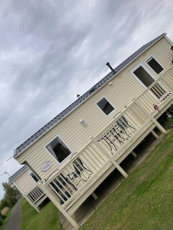 Exterior. 2-bed Caravan in Mablethorpe sea Front Location