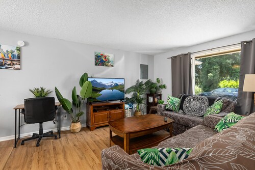 Edgewood Jungle Vibs Own unit A 