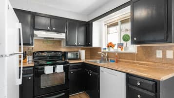 Microwave, oven, stovetop, coffee/tea maker