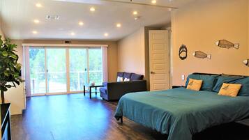 House | 4 bedrooms, desk, iron/ironing board, Internet