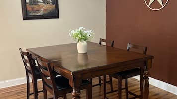 Hus | 4 soverom, skrivebord, strykejern/-brett og internett