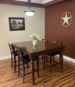 4 bedrooms, desk, iron/ironing board, Internet - The Den - Family Friendly Close to Fiesta Texas (San Antonio)