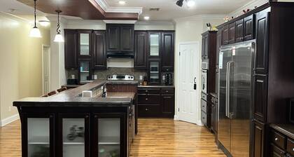 The Den - Family Friendly Close to Fiesta Texas