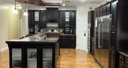 The Den - Family Friendly Close to Fiesta Texas