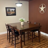 House | 4 bedrooms, desk, iron/ironing board, Internet