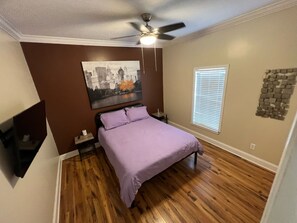 House | 4 bedrooms, desk, iron/ironing board, Internet - The Den - Family Friendly Close to Fiesta Texas (San Antonio)
