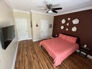House | 4 bedrooms, desk, iron/ironing board, Internet - The Den - Family Friendly Close to Fiesta Texas (San Antonio)