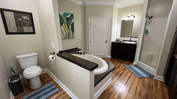 Hus | 4 soverom, skrivebord, strykejern/-brett og internett