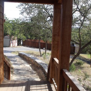 House | 4 bedrooms, desk, iron/ironing board, Internet - The Den - Family Friendly Close to Fiesta Texas (San Antonio)