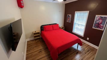 Hus | 4 soverom, skrivebord, strykejern/-brett og internett