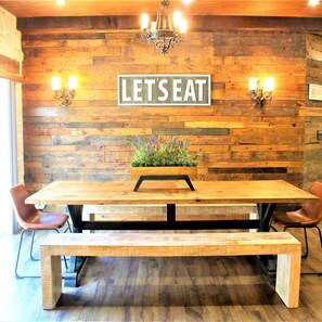 House | 4 bedrooms, desk, iron/ironing board, Internet - The Rustic Inn- Family Friendly Near Fiesta Texas (San Antonio)