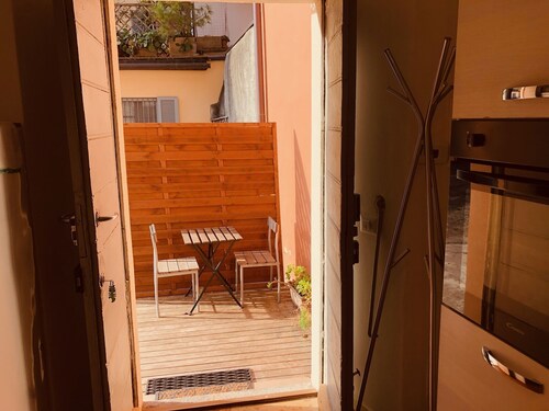 Friendly Africa Room in downtown Como near lake, funicular, train and bus stop