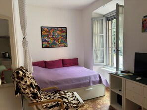 2 bedrooms, iron/ironing board, free WiFi, bed sheets