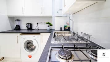 House | Private kitchen | Fridge, microwave, oven, stovetop