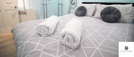 House | 2 bedrooms, iron/ironing board, free WiFi, bed sheets