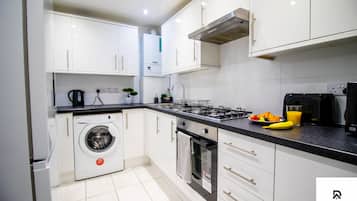 House | Private kitchen | Fridge, microwave, oven, stovetop