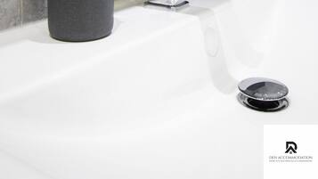 House | Bathroom | Shower, hair dryer, towels