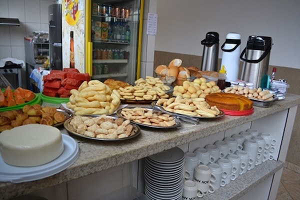 Ilmainen päivittäinen tilauksen mukaan valmistettu aamiainen