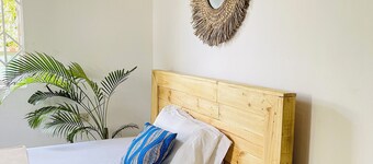 5 minutes to the beach! Spacious one bedroom apartment. Pet-friendly! 