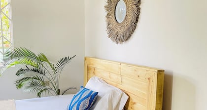 5 minutes to the beach! Spacious one bedroom apartment. Pet-friendly!