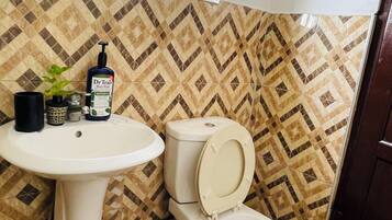 Handtücher, Seife, Toilettenpapier