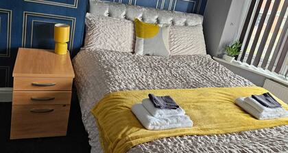 Aldwych House For Holidays, Contractors and Relocation with Free Parking &Wi-Fi