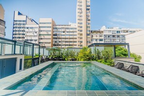 A rooftop swimming pool with a view of high-rise buildings. - OBO Casa Modern Lux Design Loft Ipanema Beach (Rio de Janeiro)