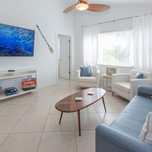 2 bedrooms, desk, iron/ironing board, Internet - Clean Spacious Waterfront 2bd 2ba Sleeps 8 (Fort Pierce)