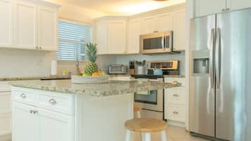 House | 8 bedrooms, iron/ironing board, Internet