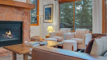 House | 4 bilik tidur, meja, seterika/papan seterika, Internet