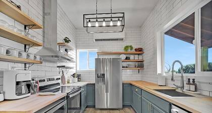 Grand Canyon Adventure Base 4BR Home With Games